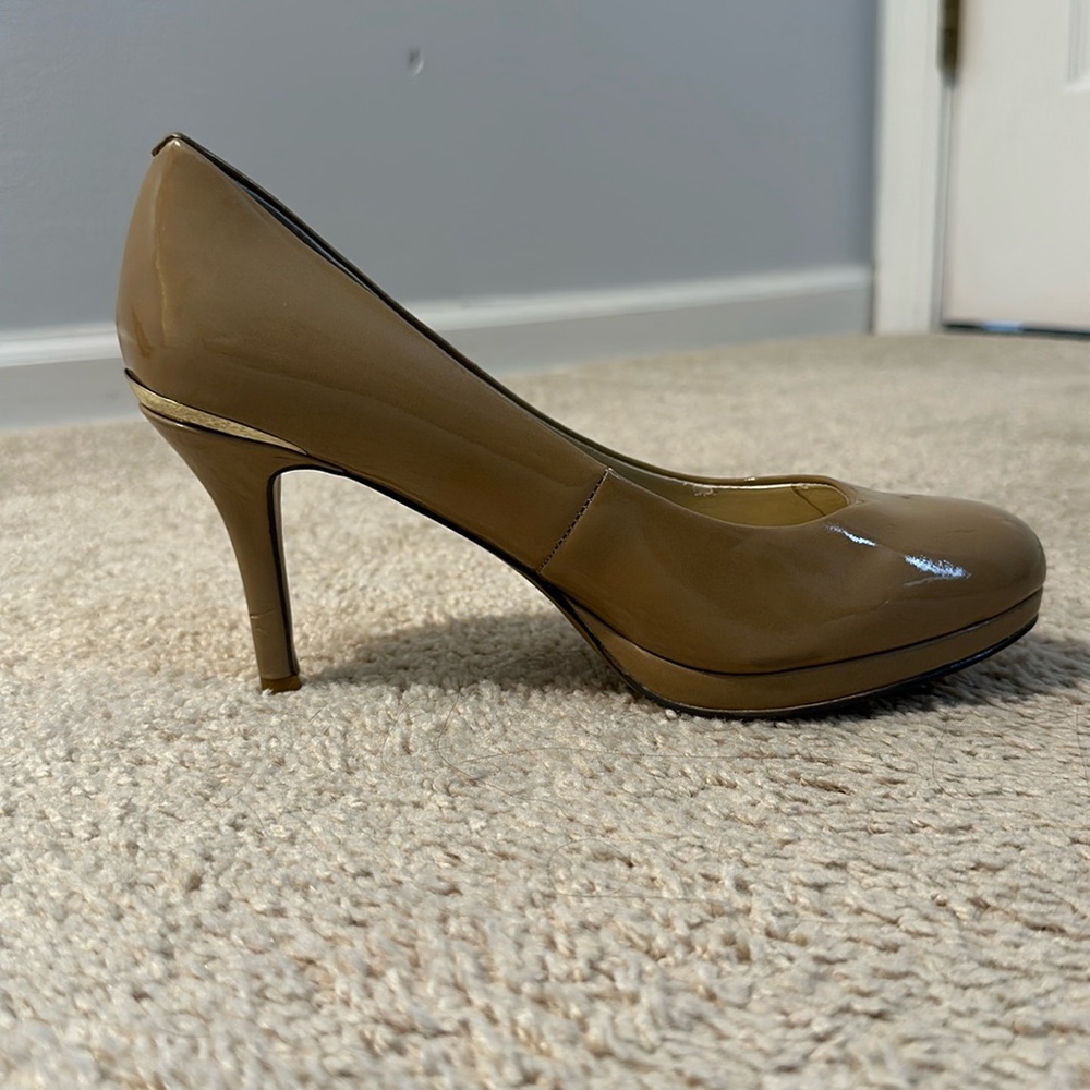 Tahari Shoes